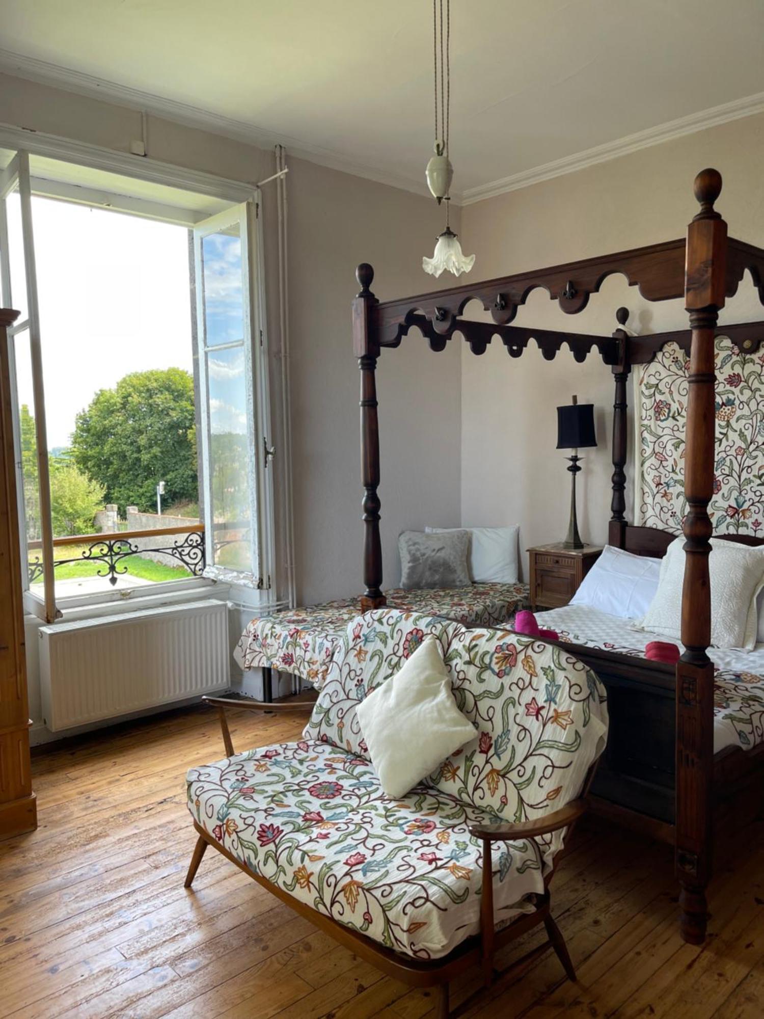 Le Chateau Giat Экстерьер фото