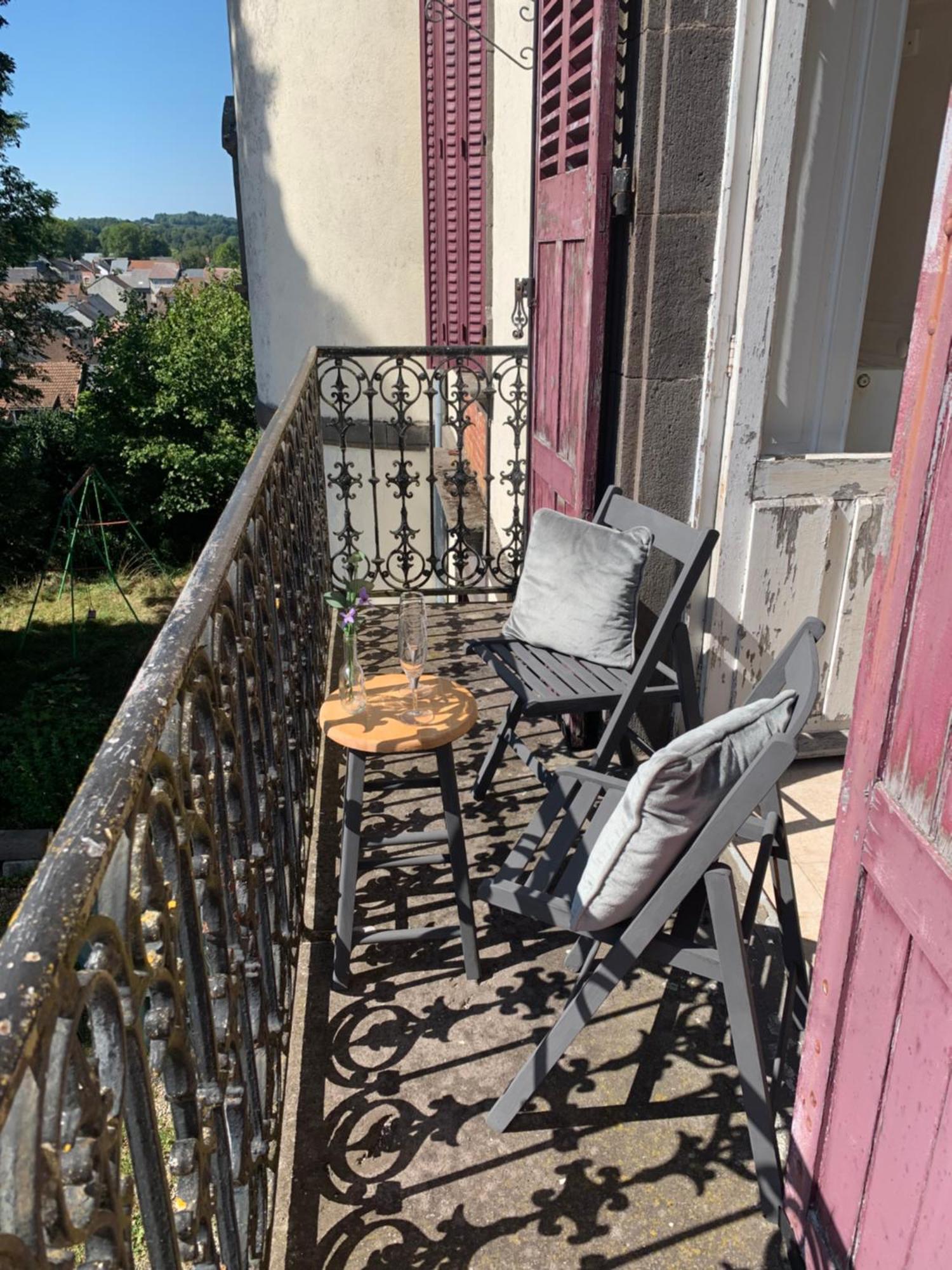 Le Chateau Giat Экстерьер фото