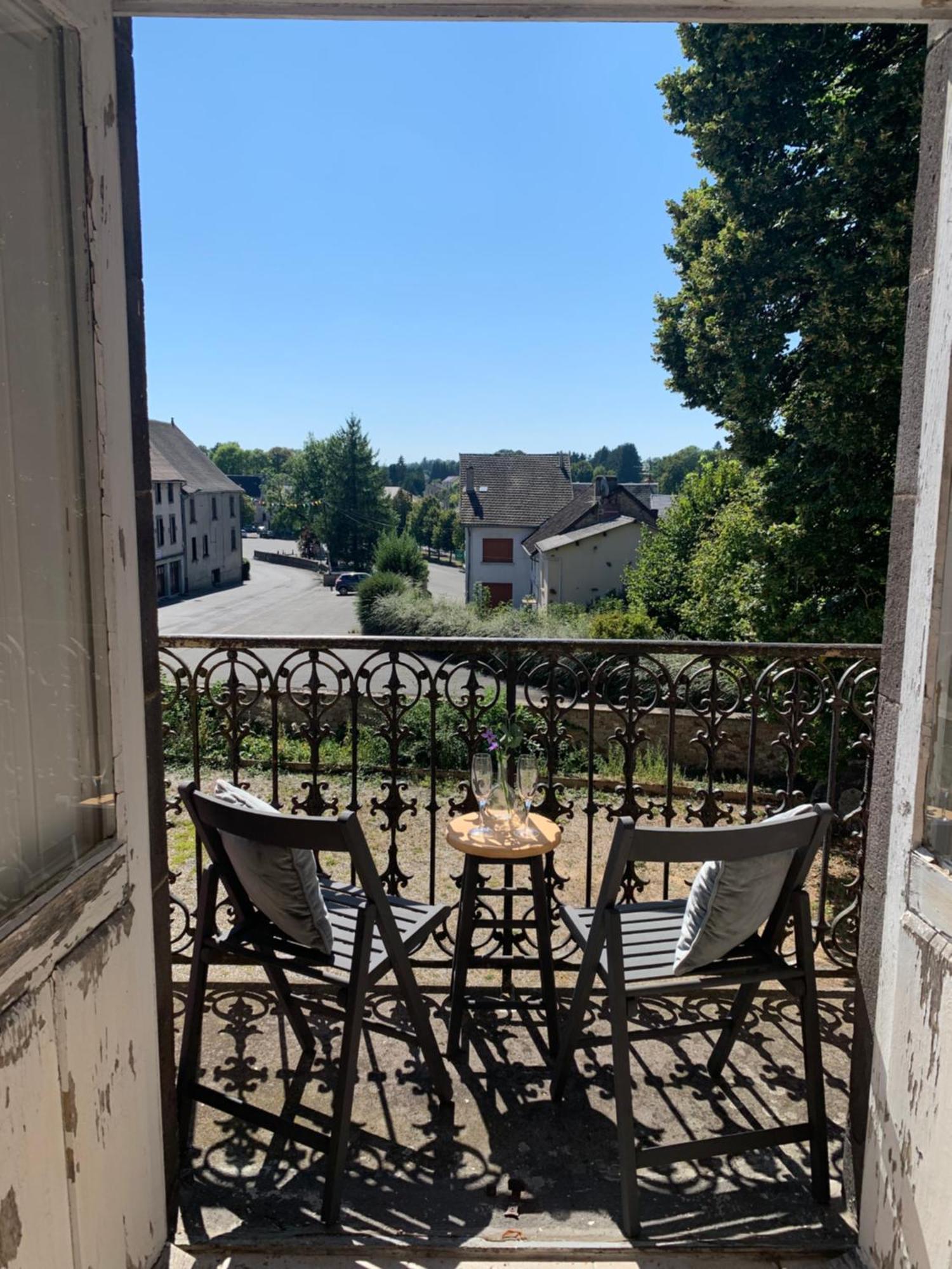 Le Chateau Giat Экстерьер фото